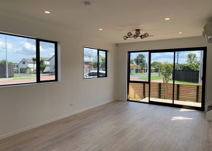  at 1/103 Flanshaw Road, Te Atatū South, Auckland