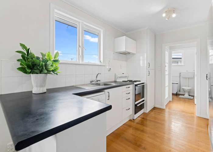  at 2 Undine Street, Pakuranga, Manukau City, Auckland