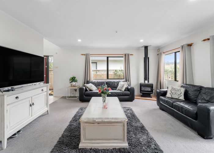  at 4/31 Roanoke Way, Albany, Auckland