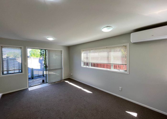  at 8A Lilian Place, Farm Cove, Manukau City, Auckland