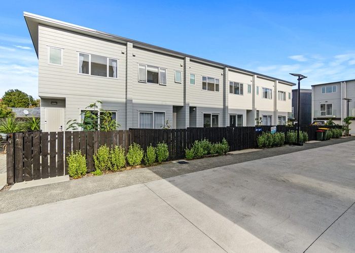 at 57 Edmonton Road, Henderson, Waitakere City, Auckland