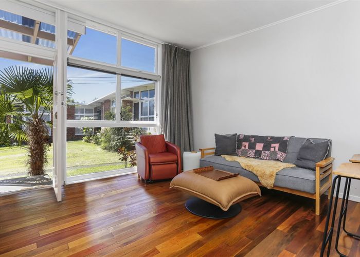  at 4/13 Napoleon Avenue, Milford, Auckland