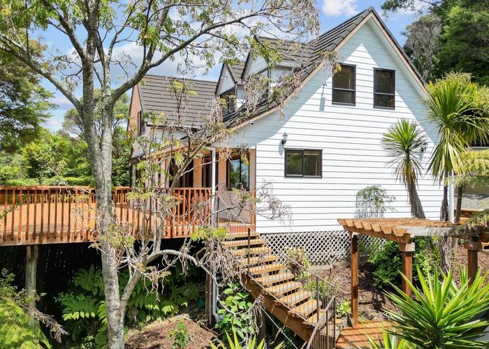  at 3 Herrings Cove Place, Titirangi, Auckland