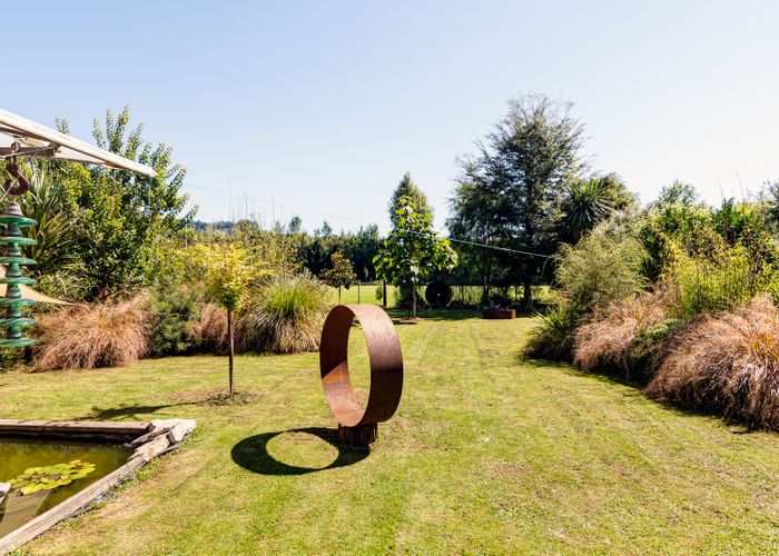  at 82 Old Mill Road, Brooklyn