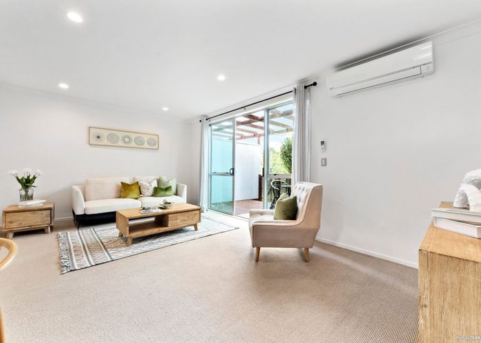  at 9L Clearwater Cove, West Harbour, Auckland