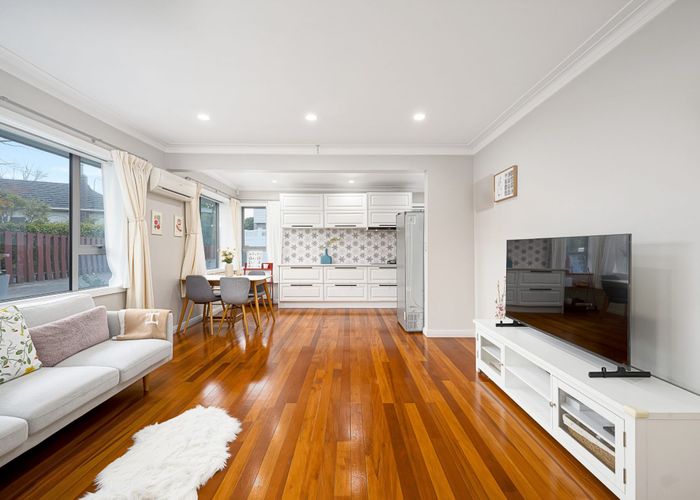  at 8A Gloria Avenue, Te Atatu Peninsula, Waitakere City, Auckland