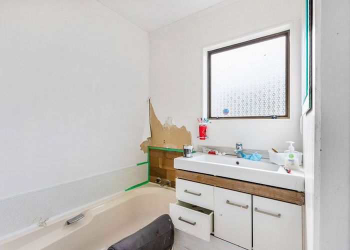  at 29 Hindmarsh Street, Henderson, Auckland