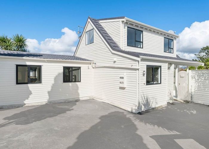 at 2/16 Moxham Grove, Massey, Auckland