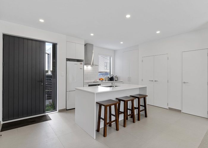  at 25/82 East Coast Road, Milford, North Shore City, Auckland