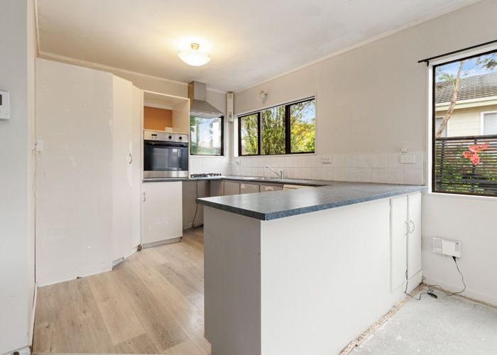  at 1/16 Glen Vista Place, Bayview, Auckland