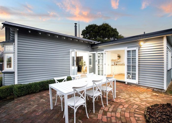  at 9 Avonhead Road, Avonhead, Christchurch