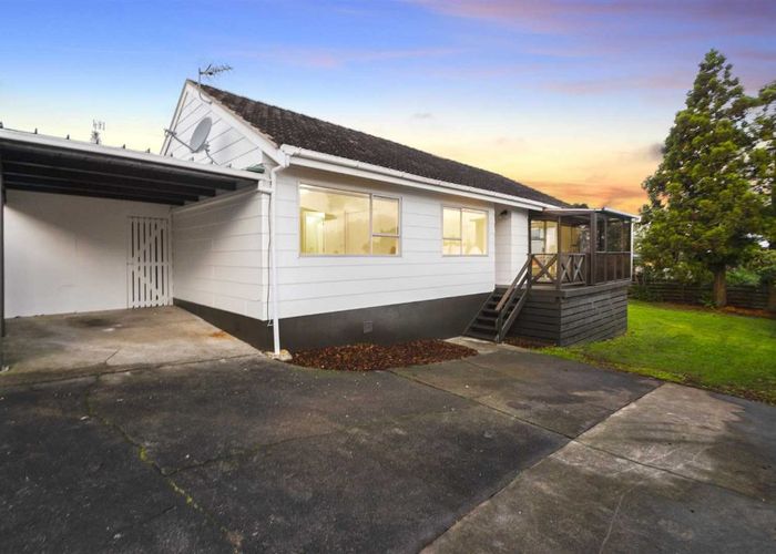  at 2/22 Roberts Road, Glenfield, North Shore City, Auckland
