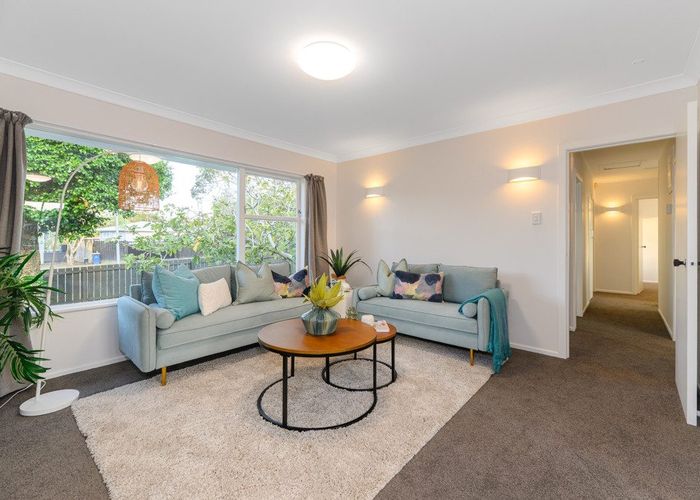  at 35 La Rosa Street, Green Bay, Auckland