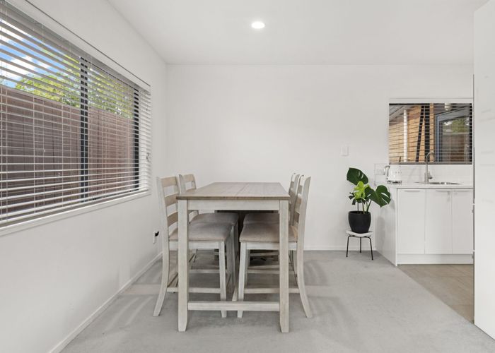  at 2/7 Mona Avenue, Mangere Bridge, Auckland