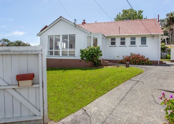  at 22 Fraser Avenue, Northcote, Auckland