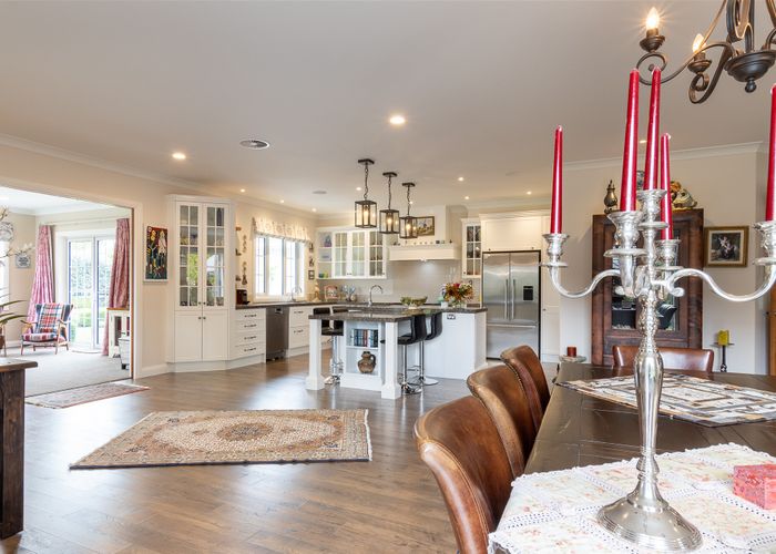  at 16 Shadbolt Drive, Leamington, Cambridge