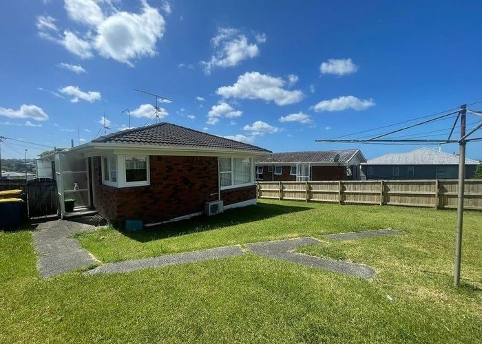  at 2/18 Anne Road, Hillcrest, North Shore City, Auckland