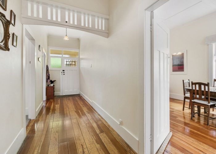  at 1/6 Valley Road, Northcote, Auckland