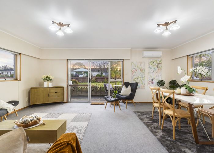  at 16 Faith Bullock Place, New Lynn, Auckland