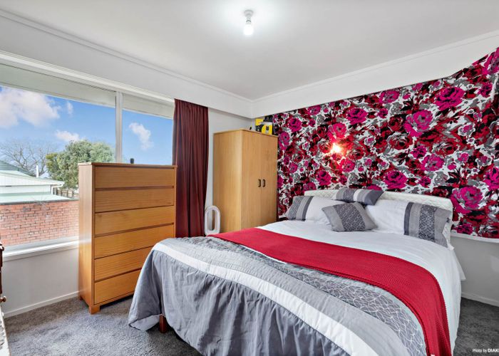  at 76 Lake Road, Narrow Neck, Auckland