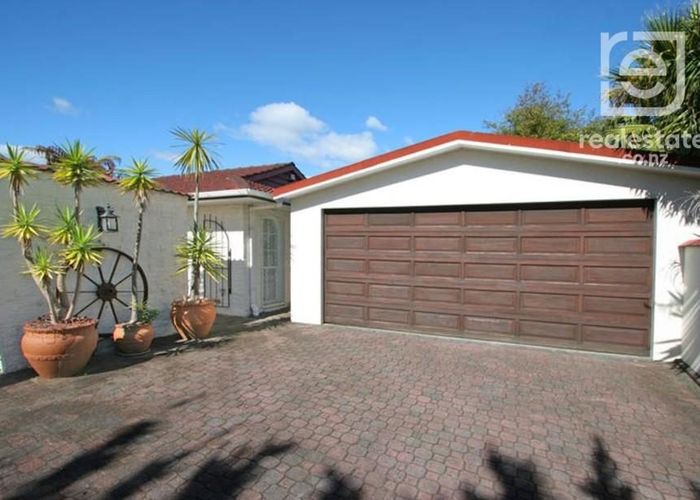  at 11 Glenmore Road, Sunnyhills, Auckland