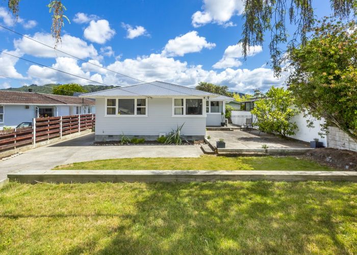  at 9 Hillside Drive, Maoribank, Upper Hutt