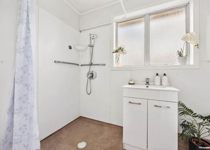  at 2/3172 Great North Road, New Lynn, Waitakere City, Auckland