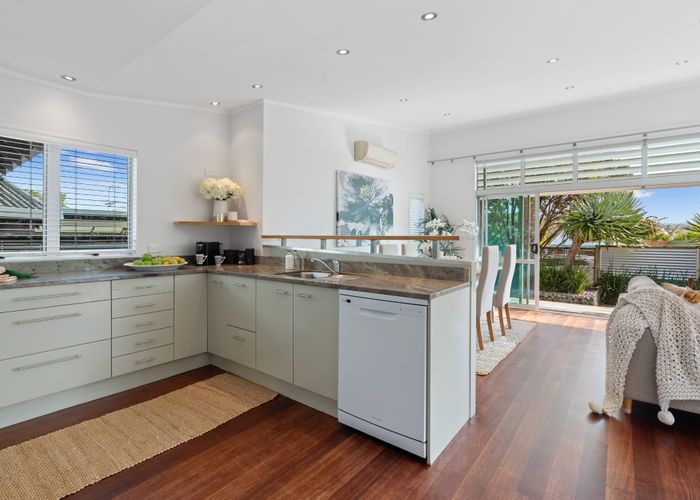  at 2/2 Salem Place, Torbay, North Shore City, Auckland