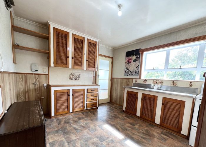  at 25 Kaipatiki Road, Glenfield, North Shore City, Auckland
