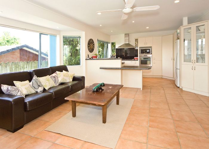  at 82 Buscomb Ave, Henderson, Waitakere City, Auckland