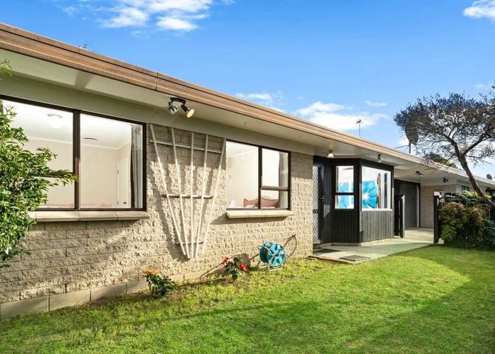  at 4/11 Koromiko Street, New Lynn, Auckland