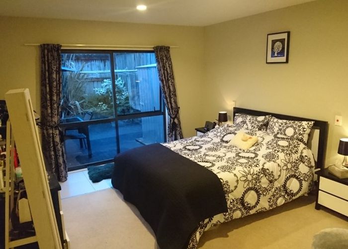  at 5 Bunker Rise, Golflands, Auckland