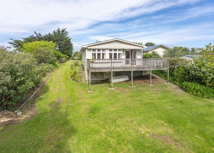  at 15 Drake Street, Waikawa Beach, Manakau