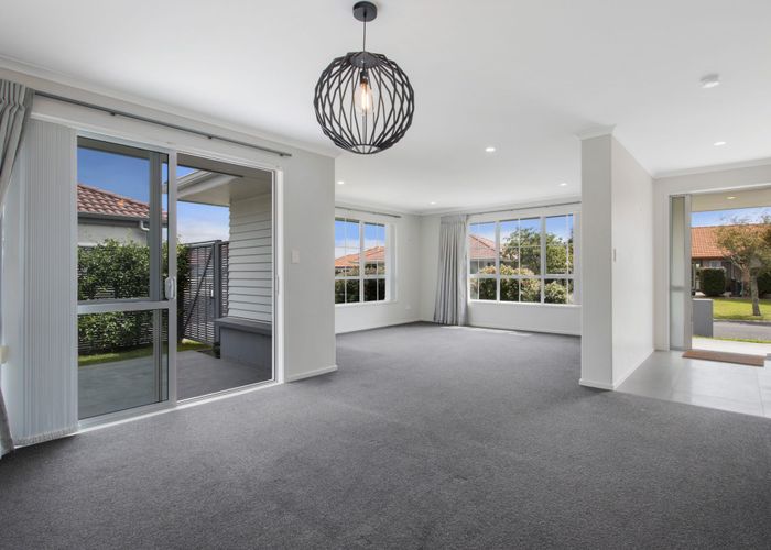 at 6 Muirfield Crescent, Katikati