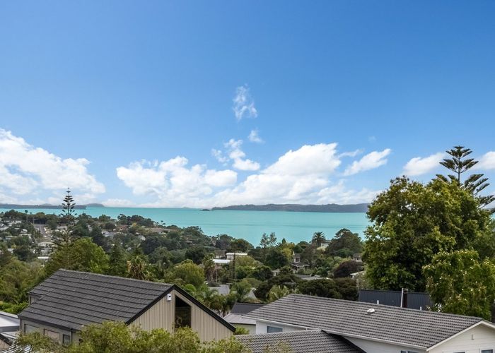  at 3 Trident Place, Shelly Park, Auckland
