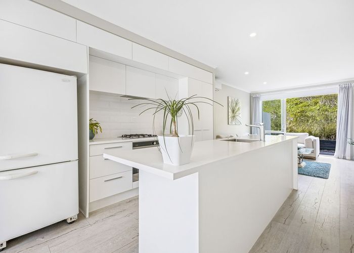  at 37 Sanremo Lane, Stanmore Bay, Whangaparaoa