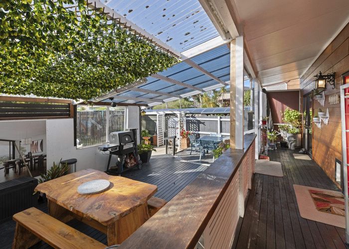  at 2/8 Leven Lane, Totara Heights, Manukau City, Auckland