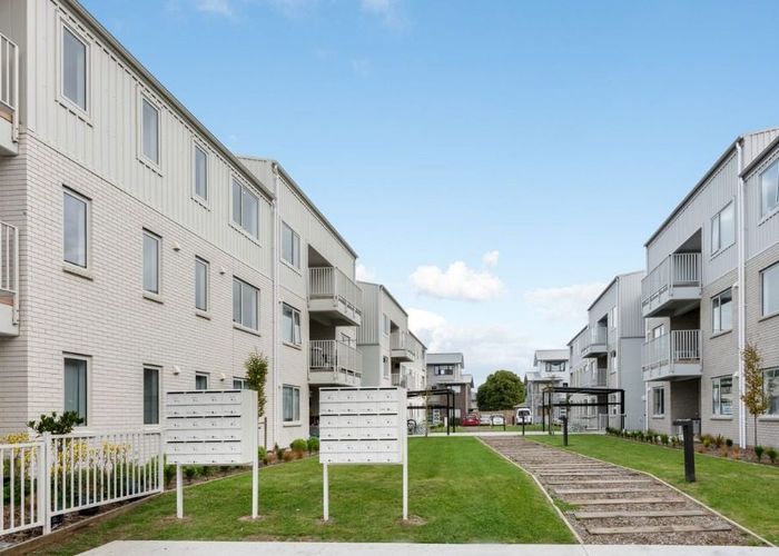  at 206/28B Eileen Newey Place, Henderson, Waitakere City, Auckland