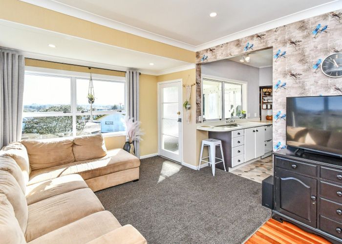  at 32 Peverill Crescent, Papatoetoe, Auckland