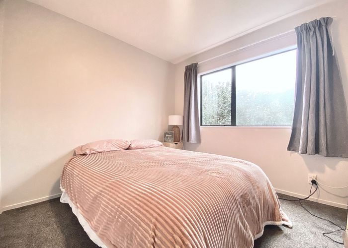  at 5a Sunvue Road, Glen Eden, Waitakere City, Auckland