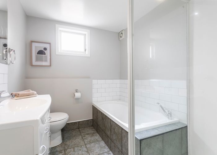  at 64 Oakdale Road, Mount Roskill, Auckland