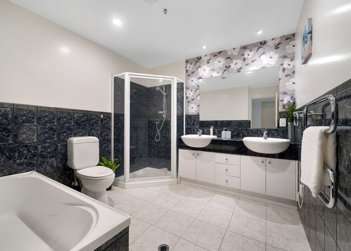  at 2i/175 Hurstmere Road, Takapuna, North Shore City, Auckland