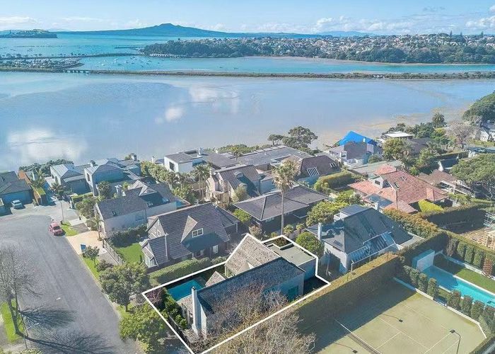  at 7 Burwood Crescent, Remuera, Auckland