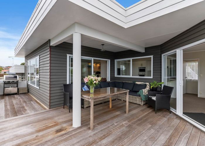  at 2/27 Park Rise, Campbells Bay, North Shore City, Auckland