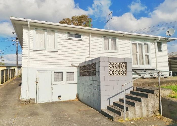  at 14 Blease Street, New Lynn, Waitakere City, Auckland