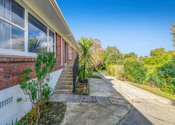  at 2/11 Roberts Avenue, Bayswater, North Shore City, Auckland