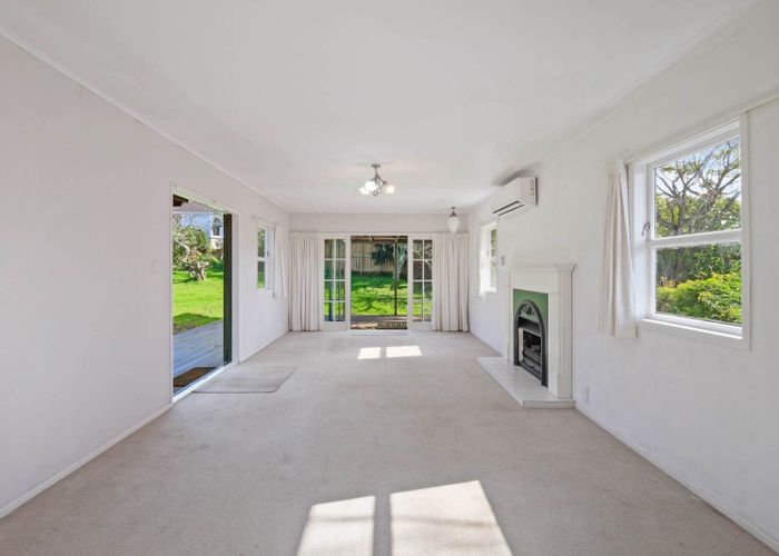  at 8 Normanton Street, Glenfield, North Shore City, Auckland