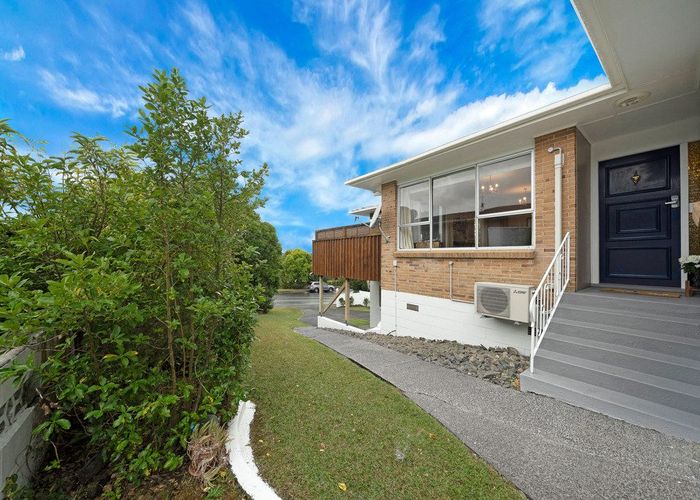  at 3 Dundas Place, Henderson, Waitakere City, Auckland