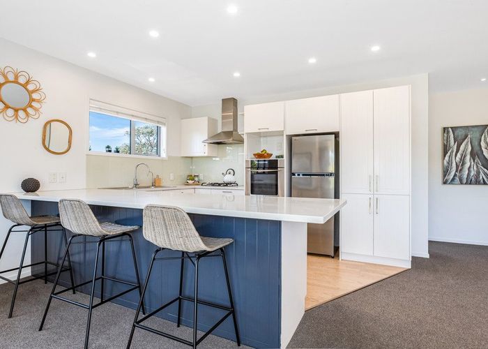  at 4 Marina View, Paremata, Porirua, Wellington