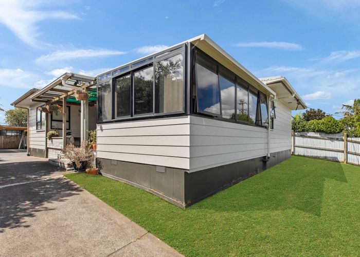  at 48 Beach Road, Te Atatu Peninsula, Auckland
